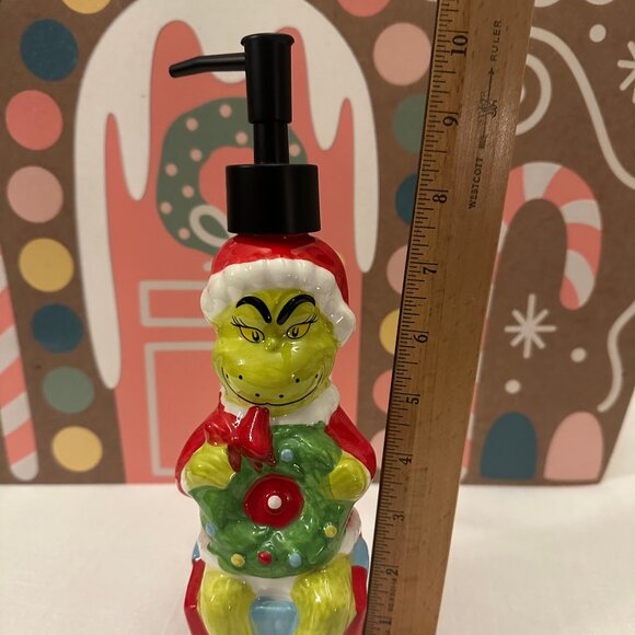 Dr. Seuss The Grinch NWT Wreath Holiday Soap 10" Dispenser - Picture 2 of 5